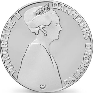 Anverso de la moneda de plata dedicada al 50 aniversario del acceso al trono de Margarita de Dinamarca